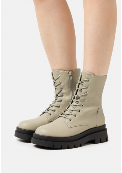 Rubi Shoes by Cotton On Botki na platformie