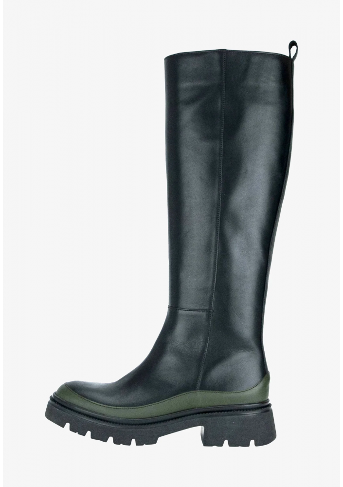 Gabor Kozaki na platformie