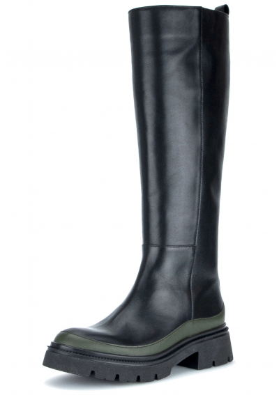 Gabor Kozaki na platformie