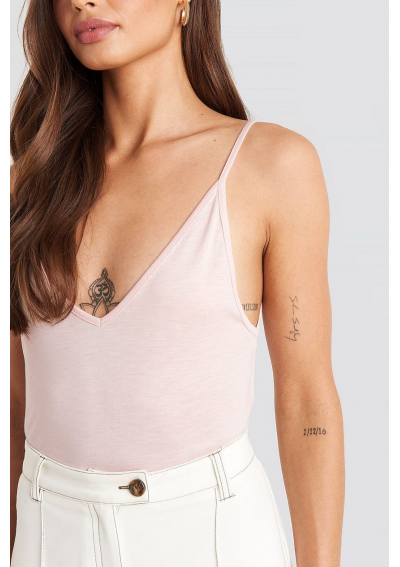 NA-KD Top z krótkimi ramiączkami i dekoltem w serek