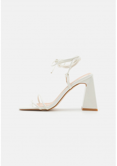 RAID Dusty białe lakierowane sandały na słupku