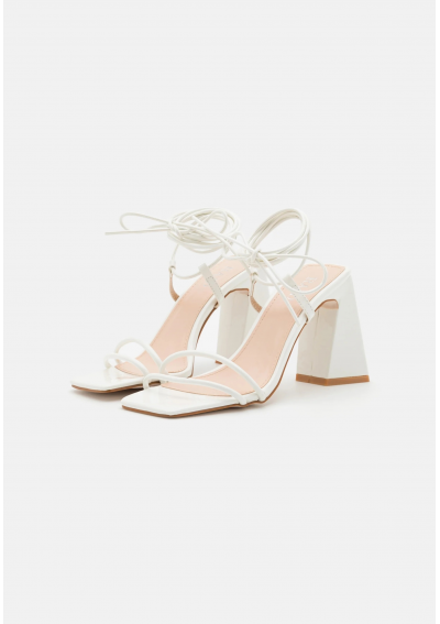 RAID Dusty białe lakierowane sandały na słupku