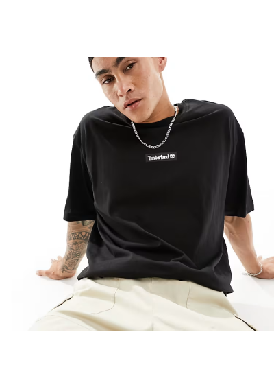 Timberland – Czarny T-shirt oversize z logo z przodu