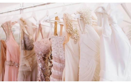 Czy w outlecie znajdziesz wymarzoną sukienkę na wesele?