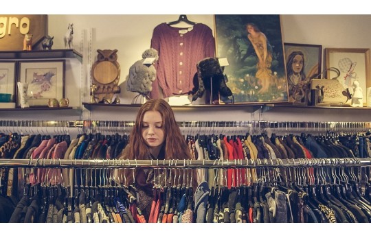 Co to jest zrównoważona garderoba? Jak ją stworzyć?